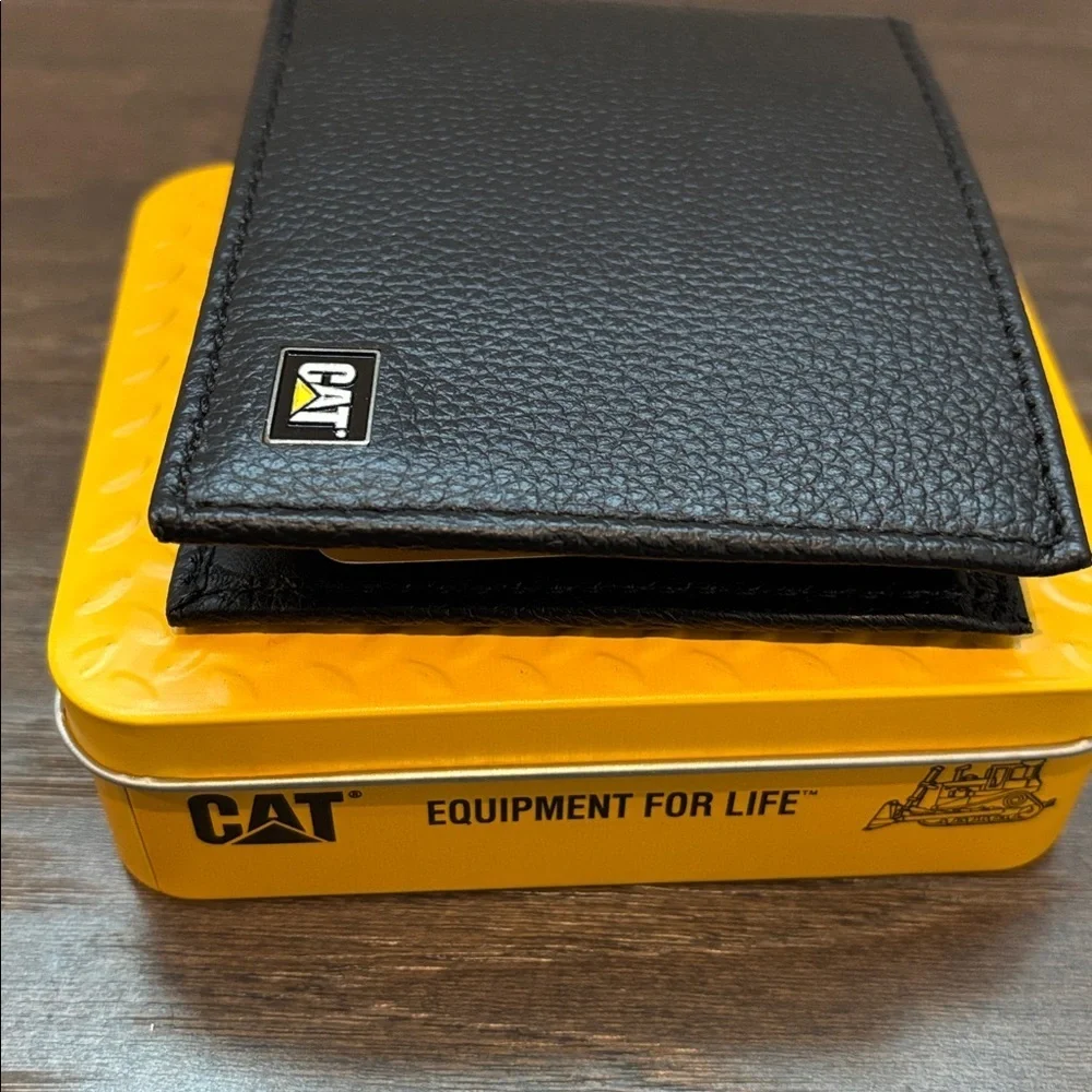 CAT Genuine Leather bifold w/enamel logo,5 card slot,RFID,ID window,bill slot